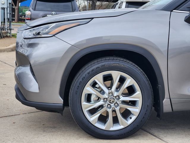 Used 2026 Toyota Highlander Limited image 5
