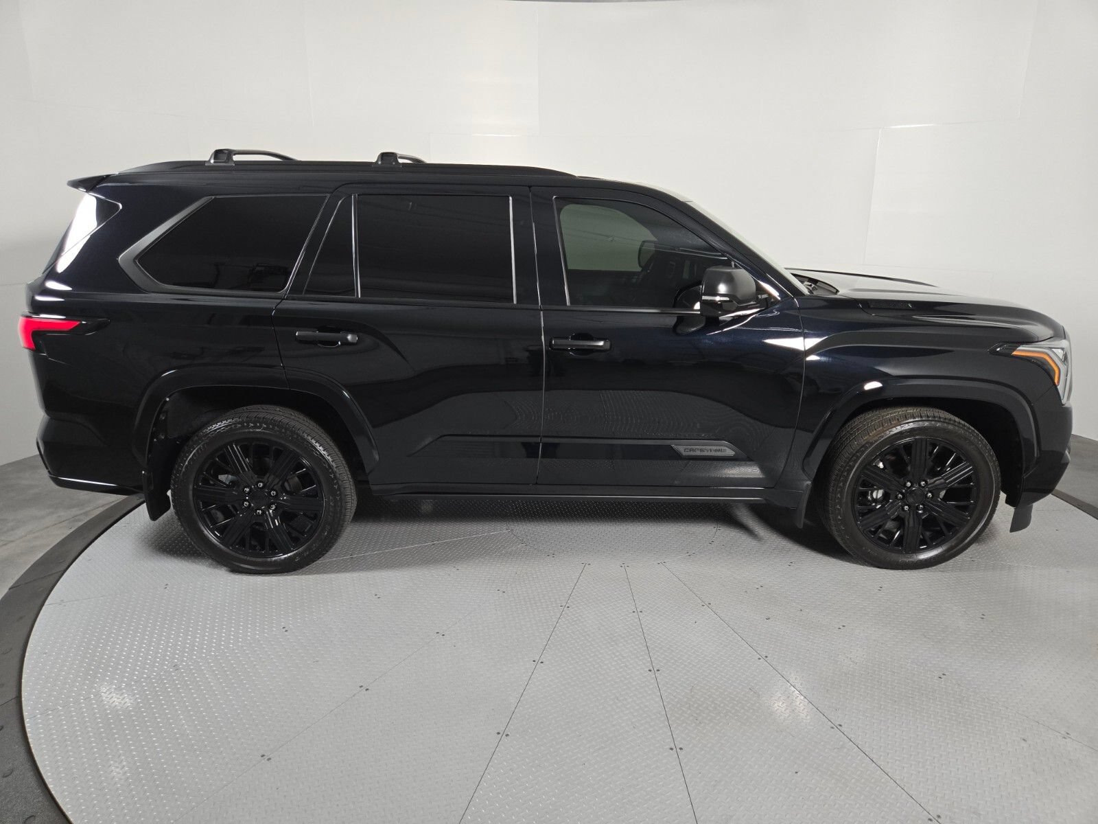 Used 2025 Toyota Sequoia Capstone AWD/4WD image 6