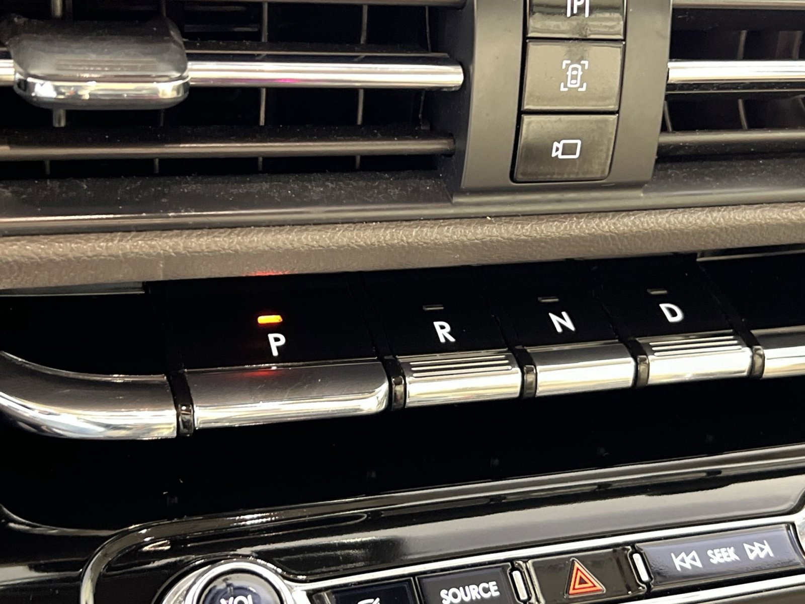 Used 2020 Lincoln Corsair Reserve w/ Elements Package FWD image 23