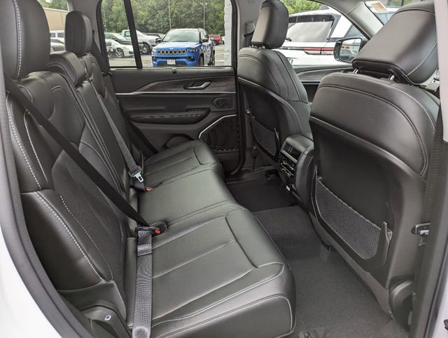 Used 2023 Jeep Grand Cherokee 4WD 4xe w/ Luxury Tech Group II image 20