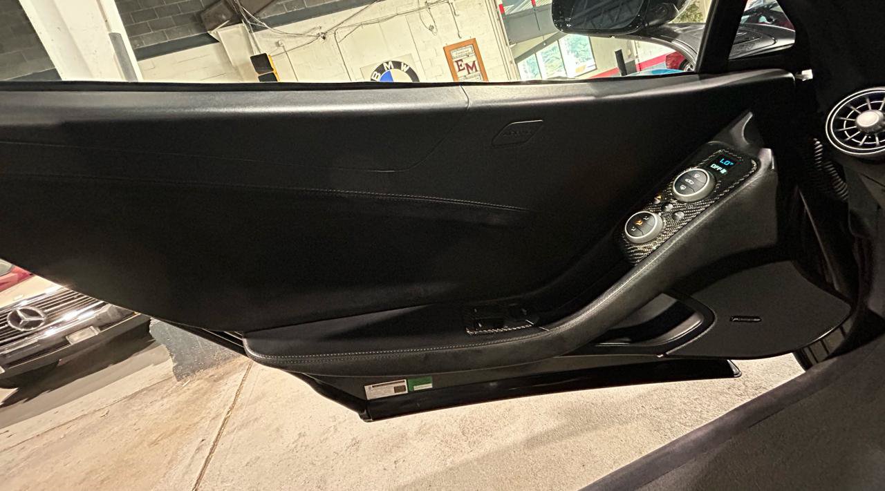 Used 2012 McLaren MP4-12C Coupe RWD image 25