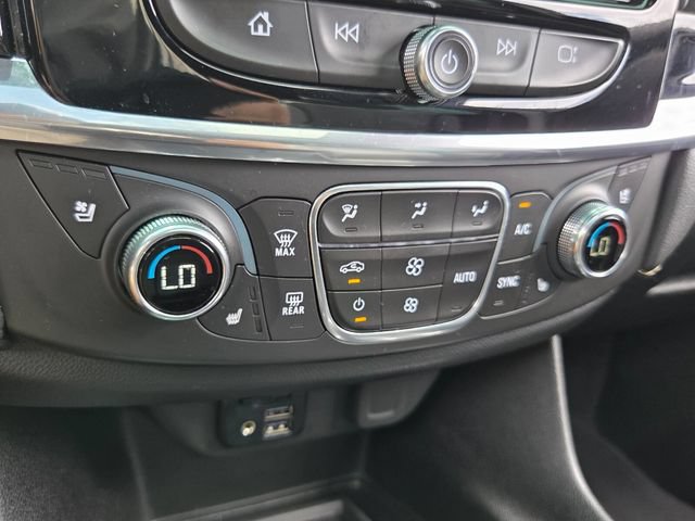 Used 2023 Chevrolet Traverse Premier FWD image 29