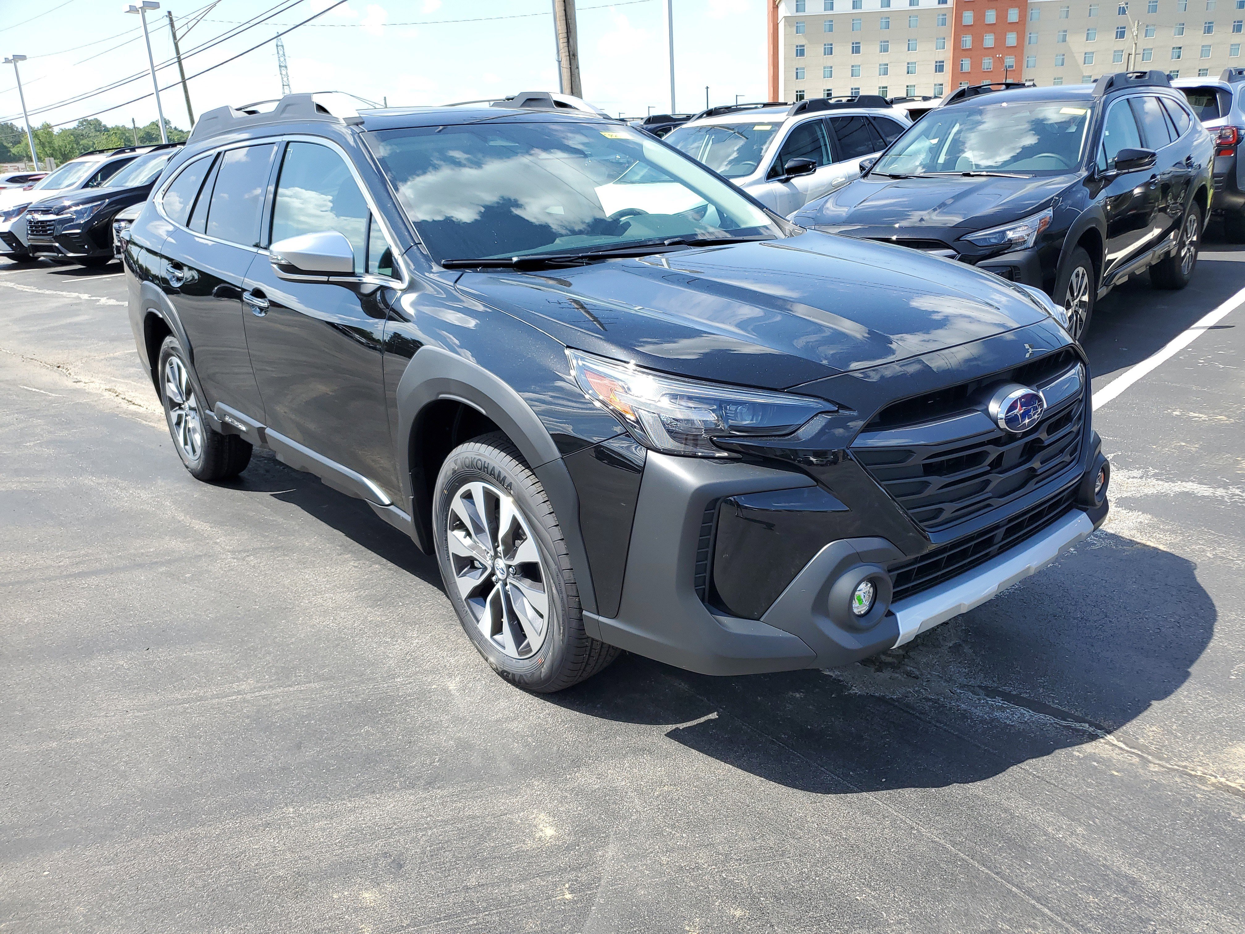 Used 2025 Subaru Outback Touring XT w/ Popular Package #2 image 4