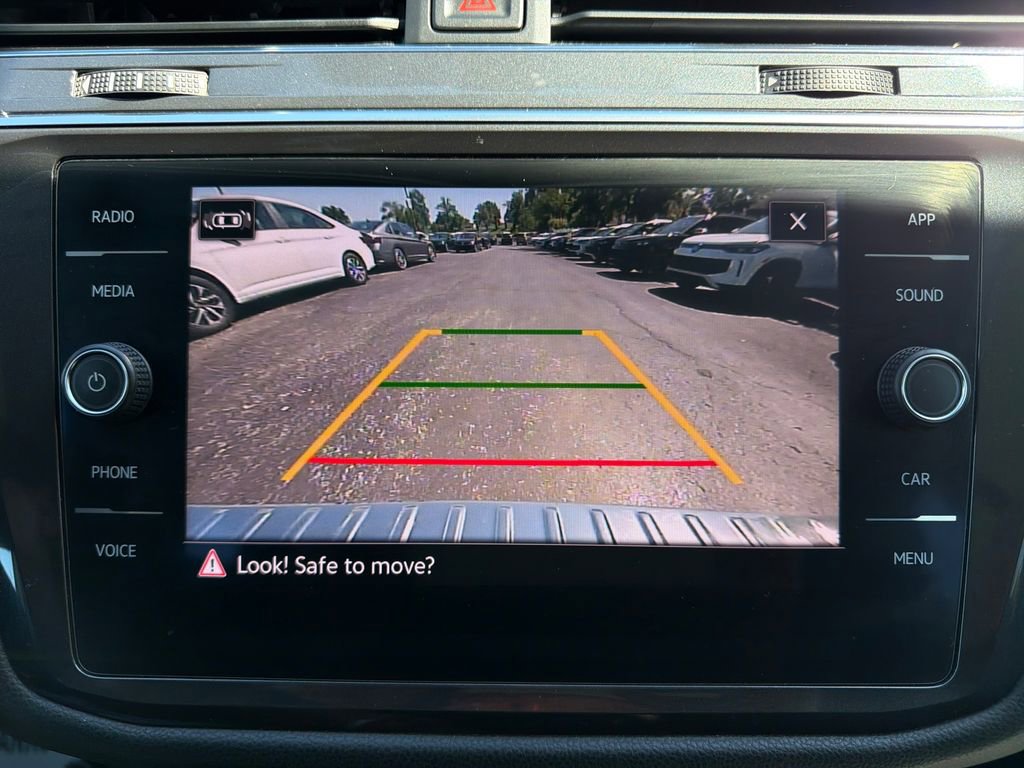 Used 2021 Volkswagen Tiguan SE w/ Panoramic Sunroof Package FWD image 22