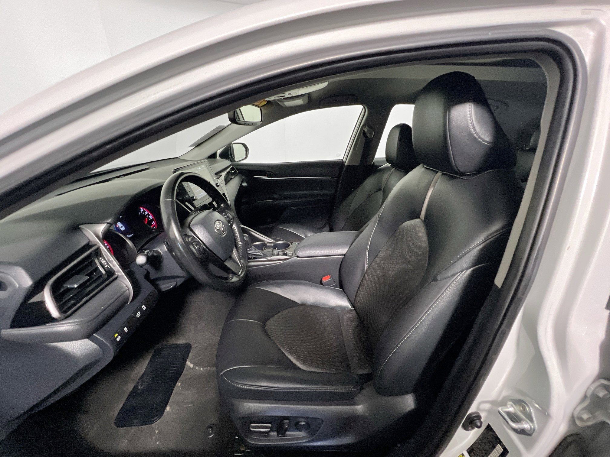 Used 2024 Toyota Camry XSE FWD image 14
