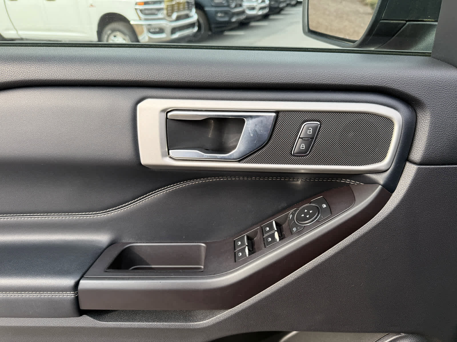 Used 2020 Ford Explorer XLT w/ Equipment Group 202A image 15