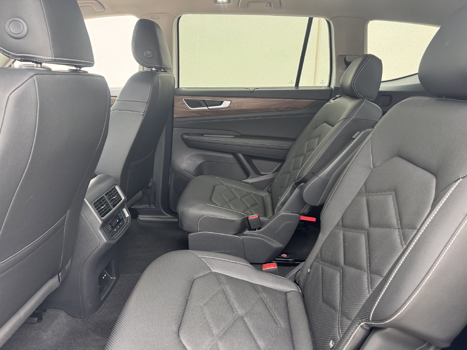 New 2026 Volkswagen Atlas SE FWD image 24
