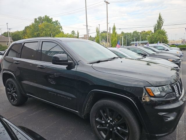 Used 2018 Jeep Grand Cherokee Altitude AWD/4WD image 2