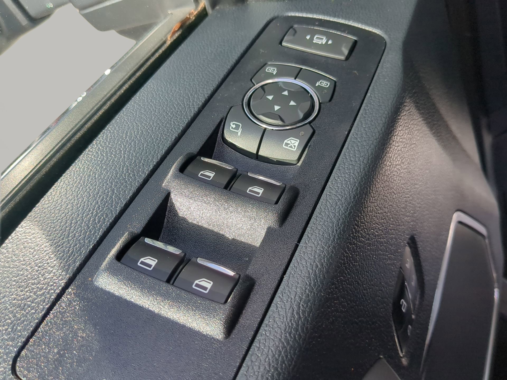 Certified 2022 Ford F250 Platinum w/ FX4 Off-Road Package image 46