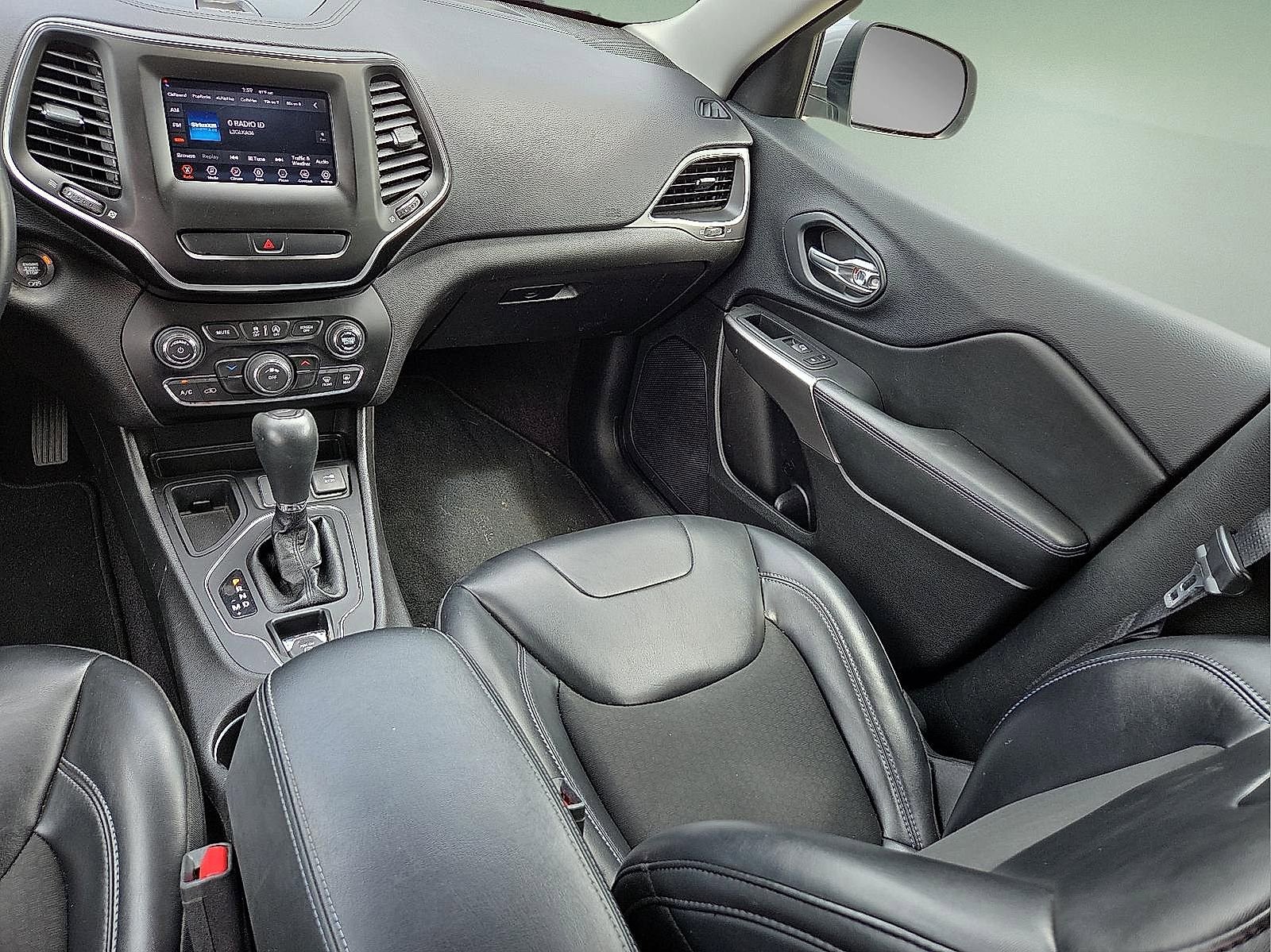 Used 2019 Jeep Cherokee Latitude Plus FWD image 12