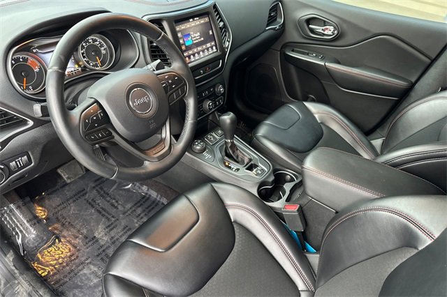 Used 2019 Jeep Cherokee Trailhawk image 13