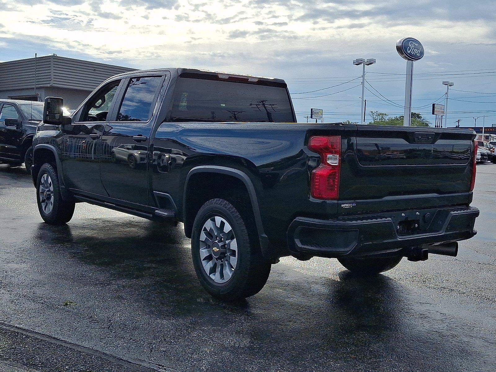 Used 2025 Chevrolet Silverado 2500 Custom w/ Custom Value Package AWD/4WD image 4