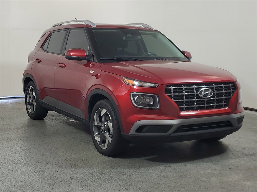 Used 2024 Hyundai Venue SEL image 1