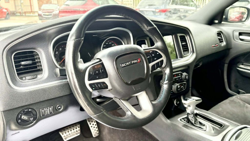 Used 2018 Dodge Charger R/T Scat Pack RWD image 11