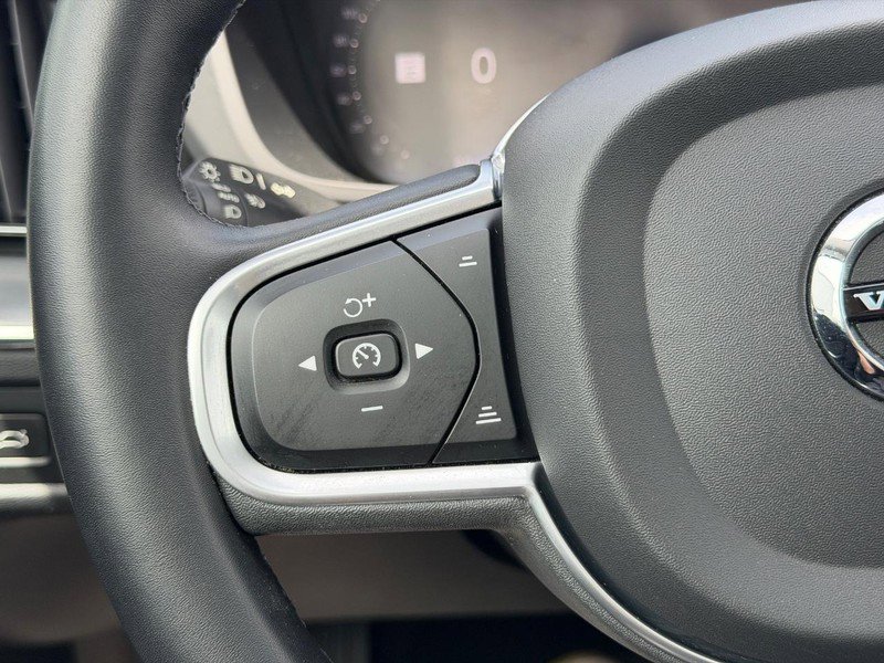 Certified 2023 Volvo XC60 B5 Core AWD/4WD image 19