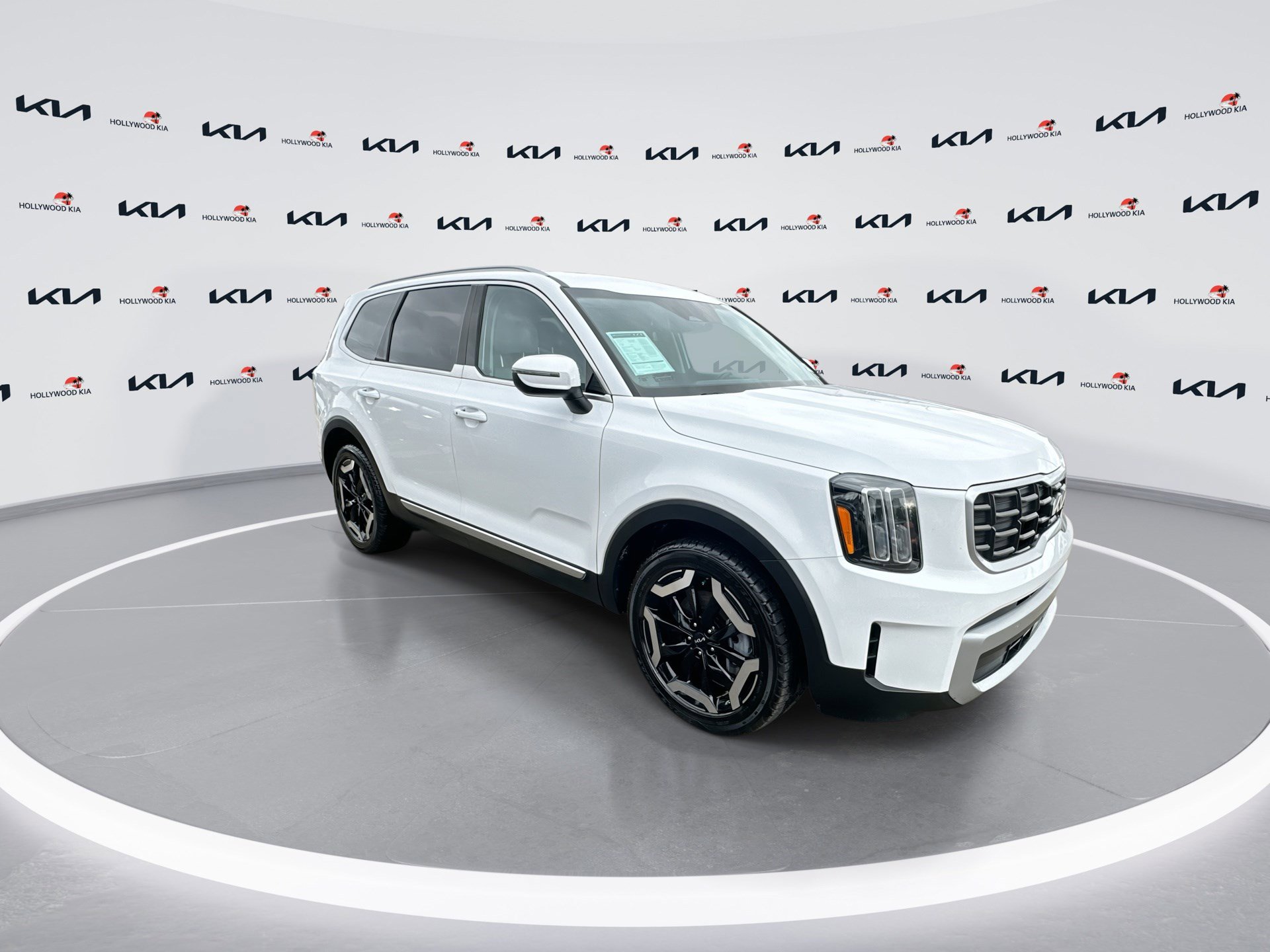 Used 2023 Kia Telluride S image 2