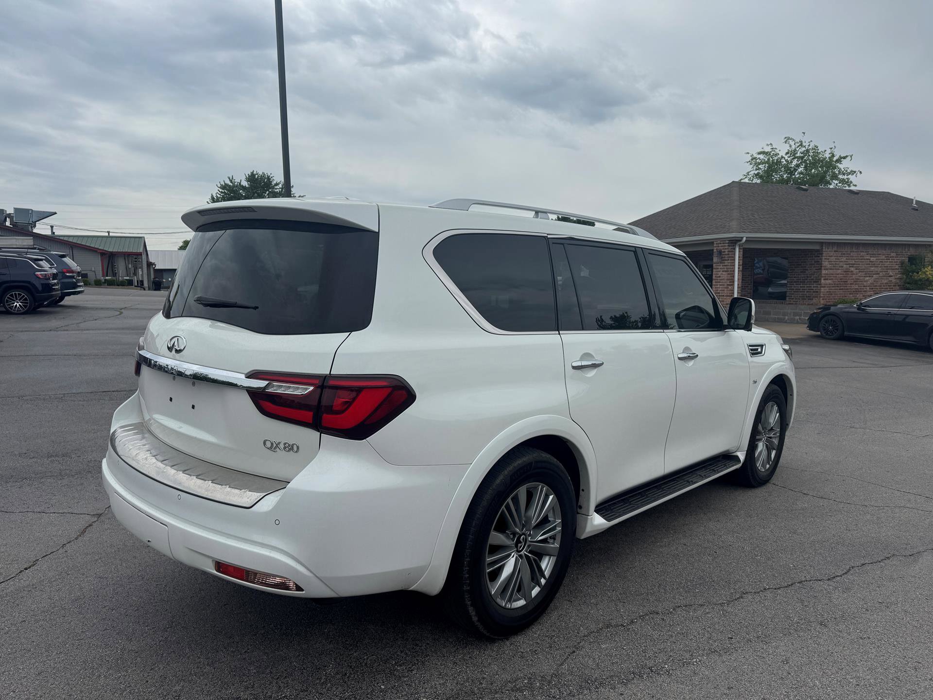 Used 2019 INFINITI QX80 Luxe w/ Cargo Package AWD/4WD image 6