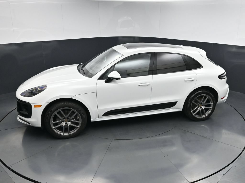 Certified 2025 Porsche Macan AWD/4WD image 15