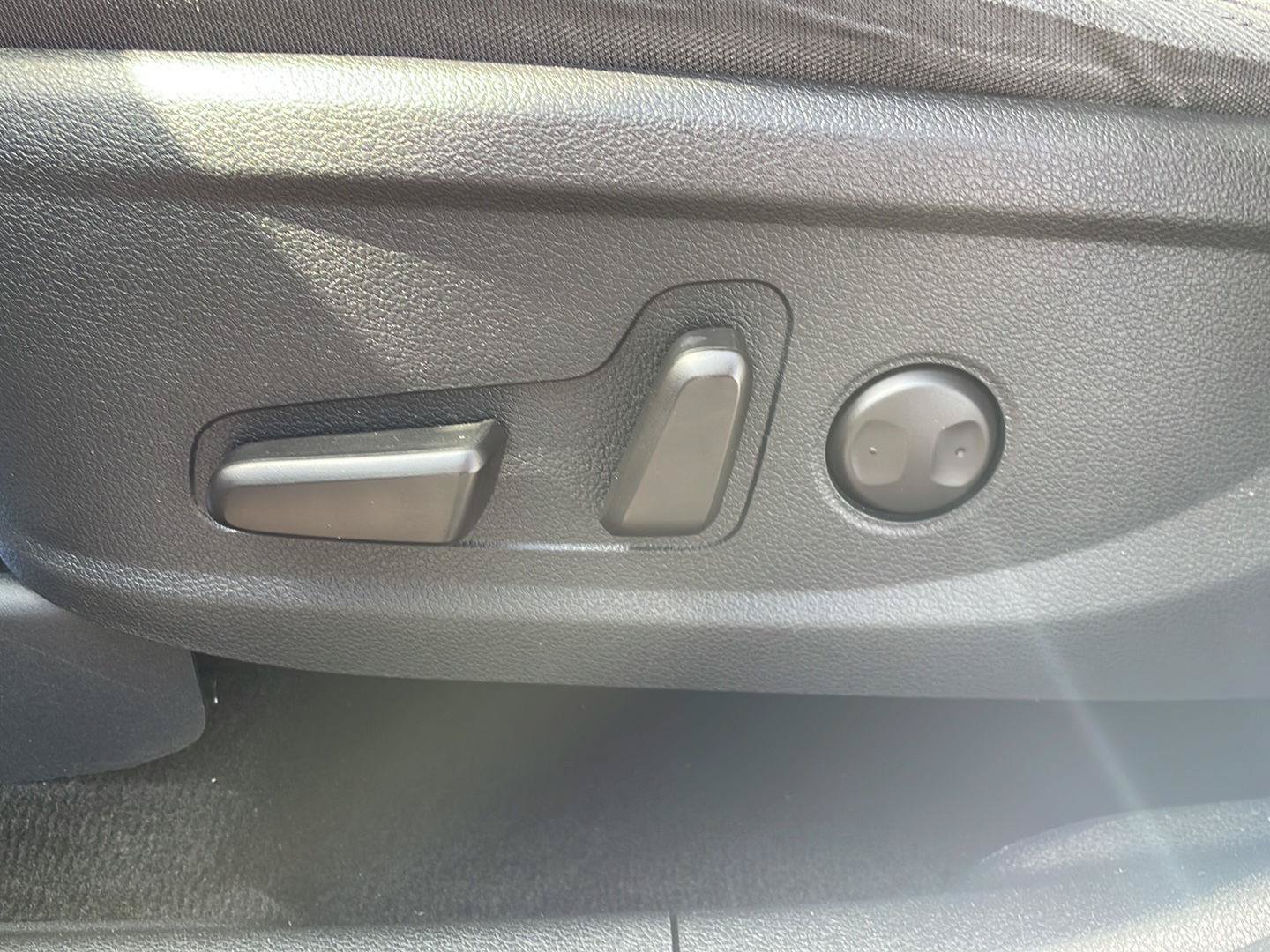 Used 2019 Hyundai Santa Fe SEL AWD/4WD image 11