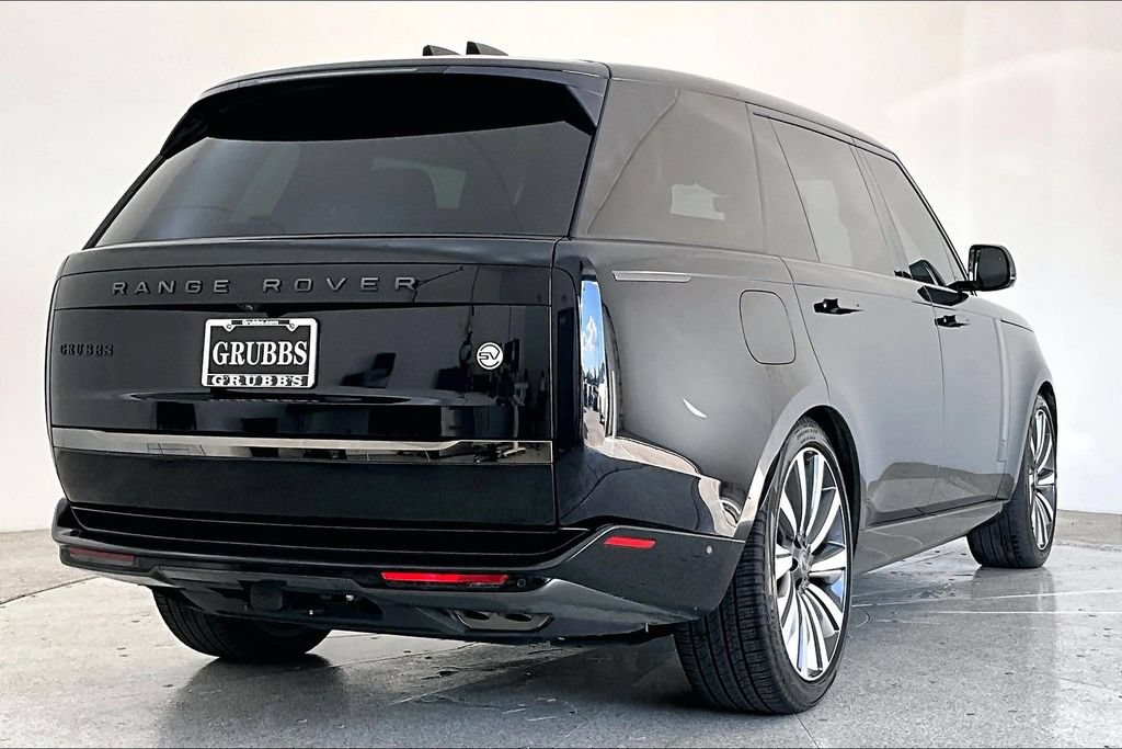 Used 2023 Land Rover Range Rover SV AWD/4WD image 2