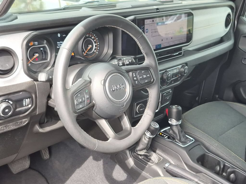 Used 2025 Jeep Wrangler Unlimited Sport AWD/4WD image 15