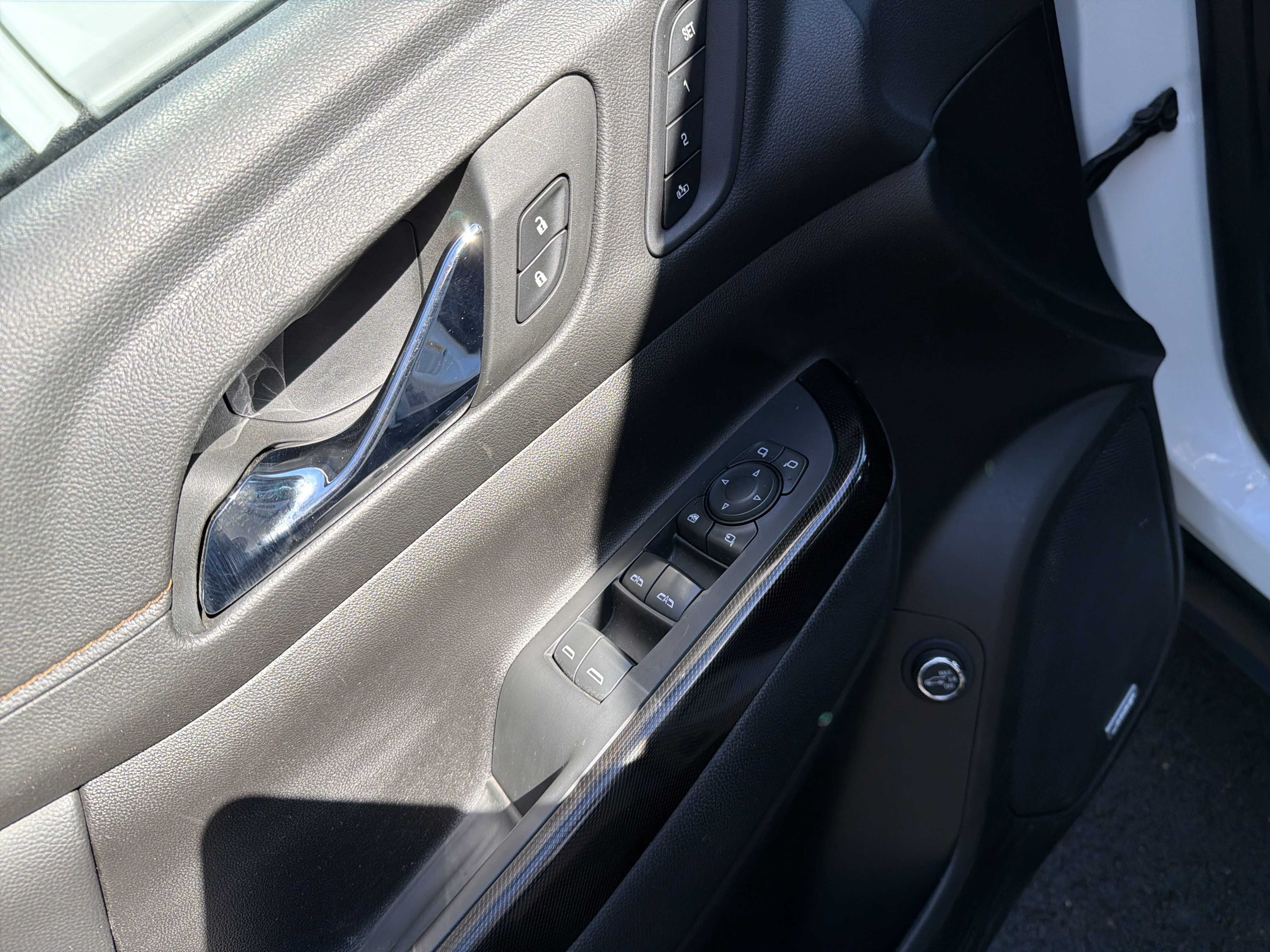 Used 2023 GMC Acadia AT4 w/ Technology Package image 15