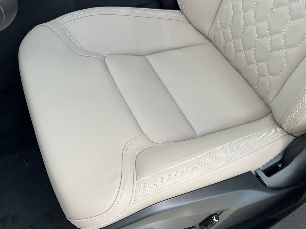 New 2026 Volvo XC90 T8 Plus w/ Protection Package Premier AWD/4WD image 12