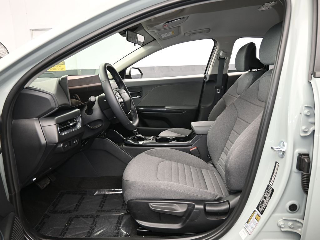 Used 2025 Kia K4 EX image 11