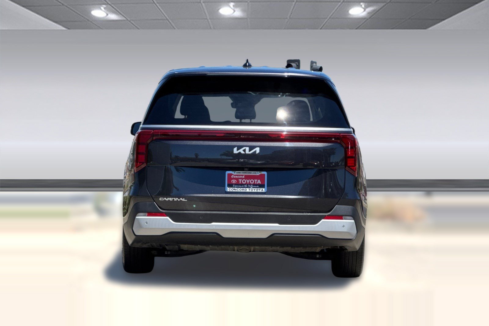 Used 2026 Kia Carnival FWD image 10