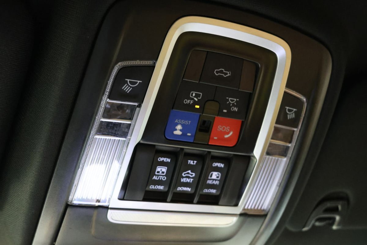 Used 2024 RAM 3500 Limited w/ Towing Technology Group AWD/4WD image 34