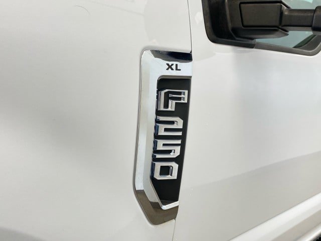 Used 2017 Ford F250 XL w/ Power Equipment Group AWD/4WD image 8