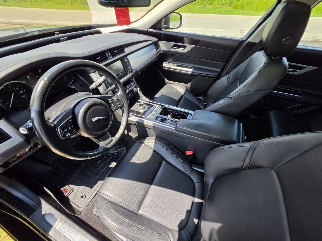 Used 2017 Jaguar XF Premium AWD/4WD image 4