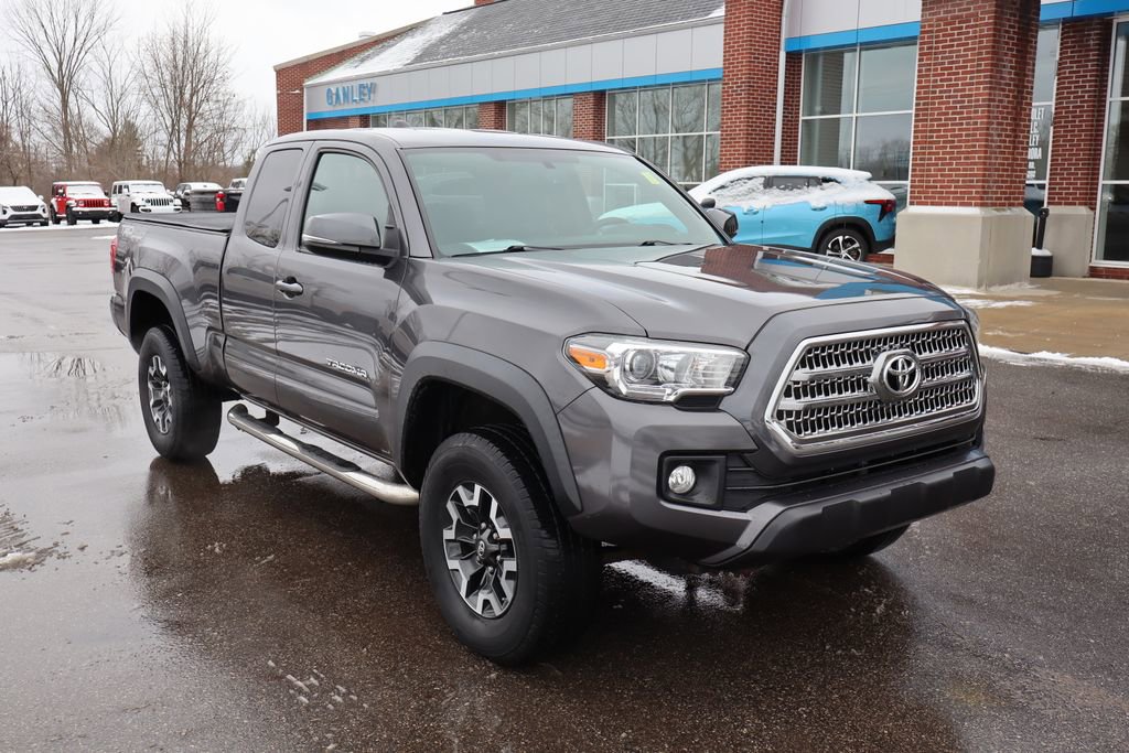 Used 2016 Toyota Tacoma TRD Off-Road image 3