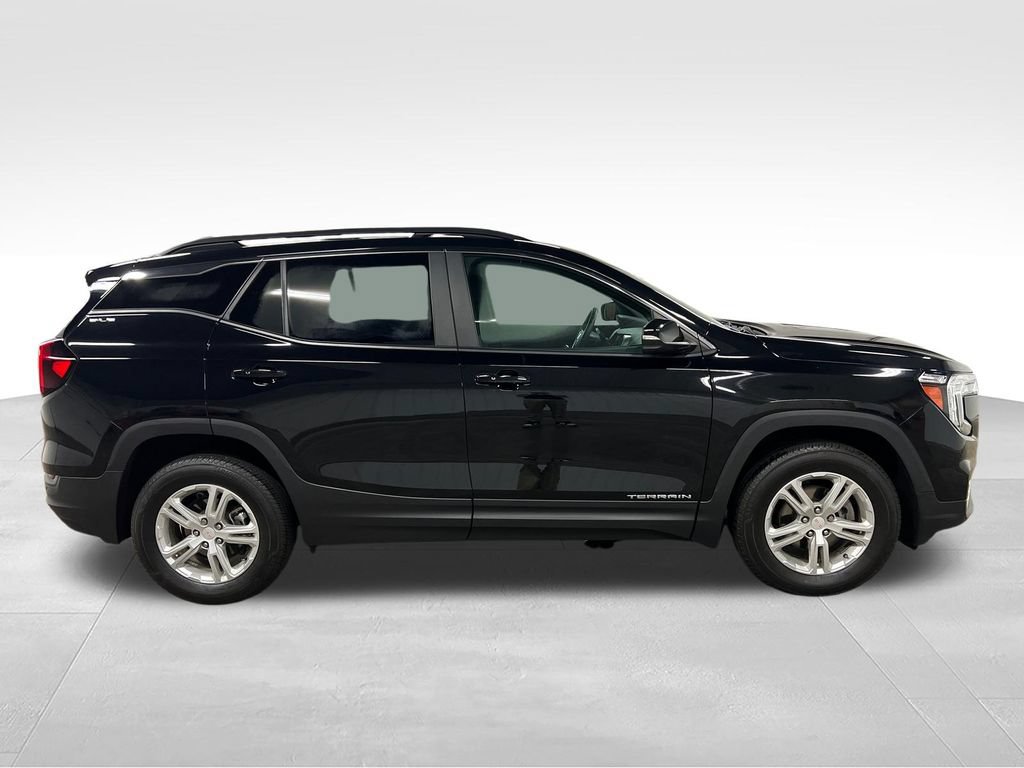 Certified 2023 GMC Terrain SLE w/ Driver Convenience Package AWD/4WD image 2