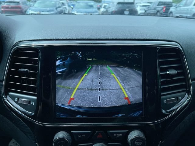 Used 2020 Jeep Grand Cherokee Laredo w/ All-Weather Capability Group AWD/4WD image 15