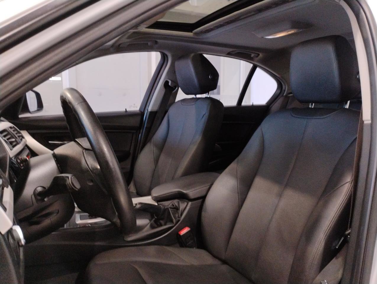 Used 2017 BMW 320i Sedan image 81