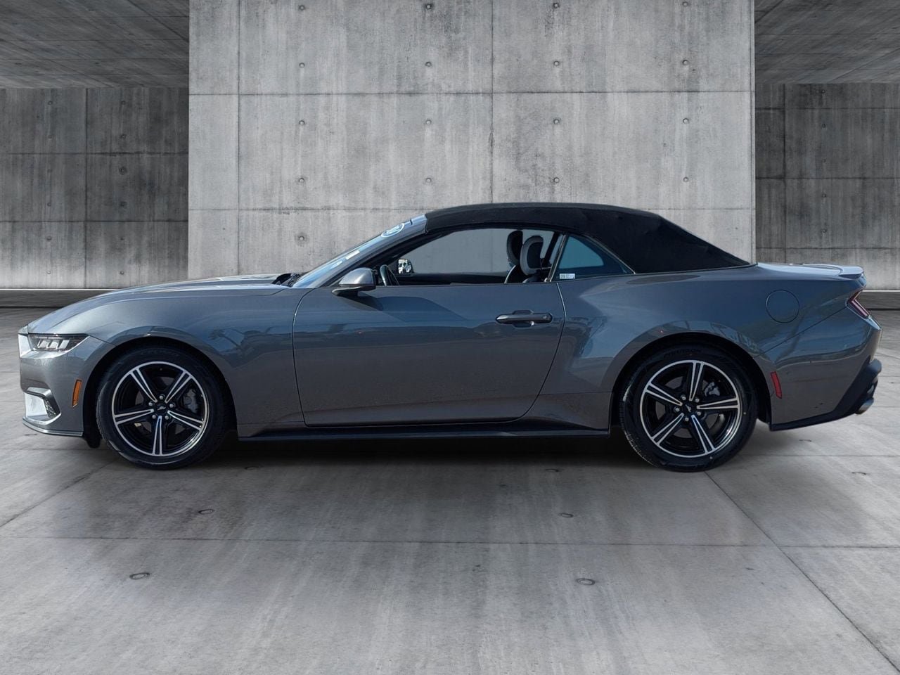 Used 2024 Ford Mustang Premium image 2