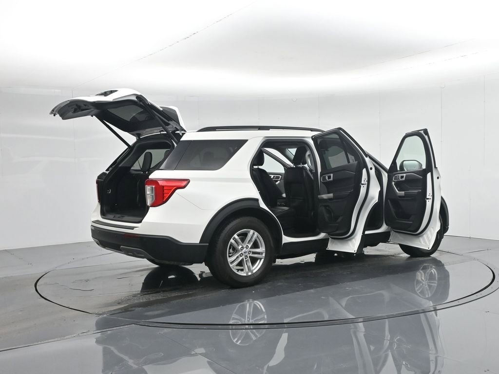 Certified 2022 Ford Explorer XLT w/ Equipment Group 202A image 6