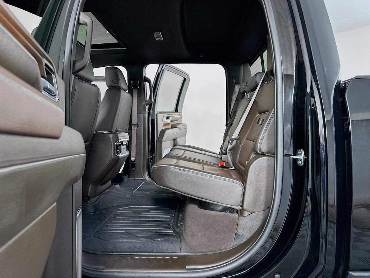 Used 2024 GMC Sierra 3500 Denali w/ Denali Reserve Package image 36