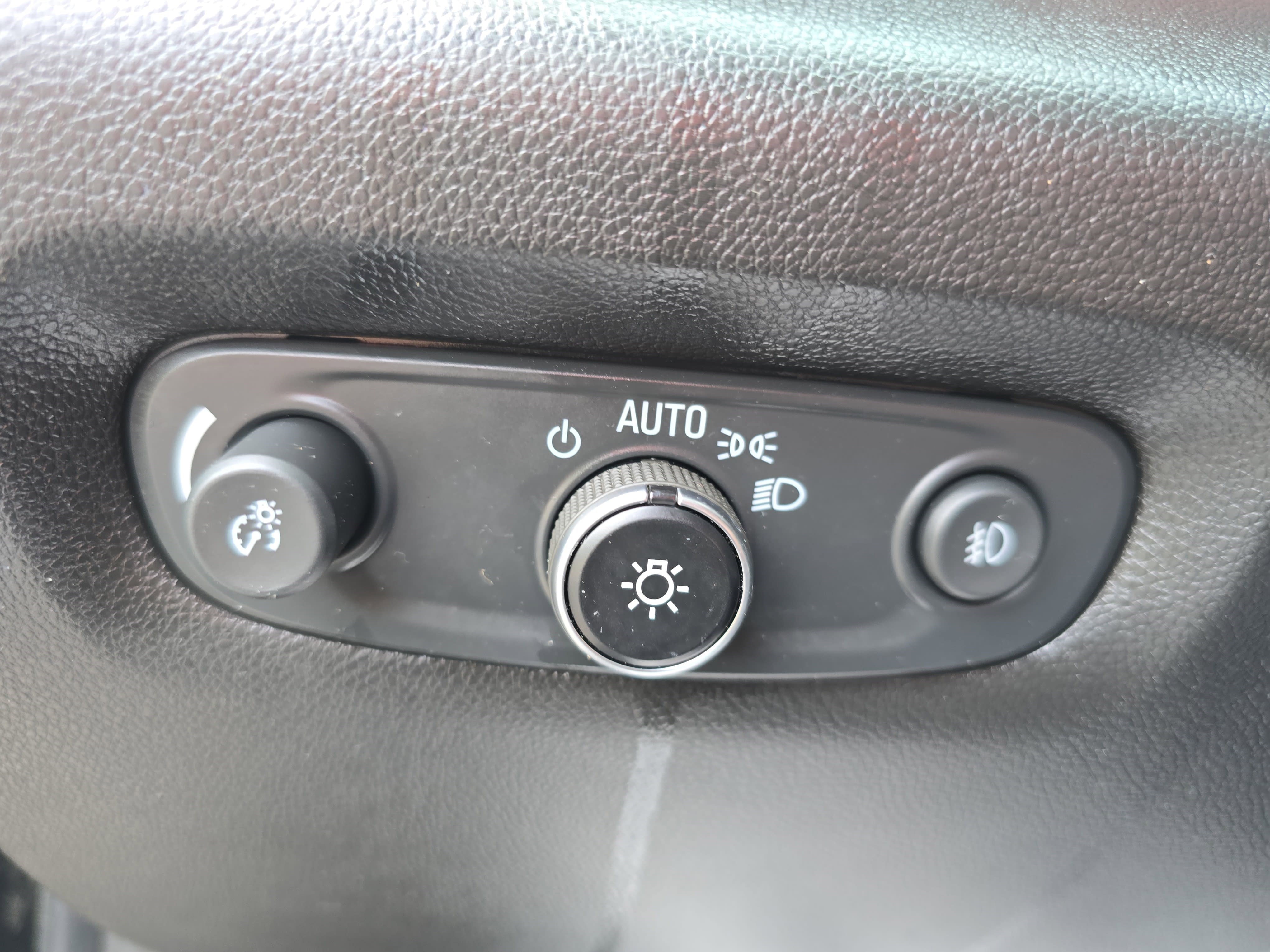 Used 2021 Chevrolet Traverse Premier w/ Redline Edition FWD image 30