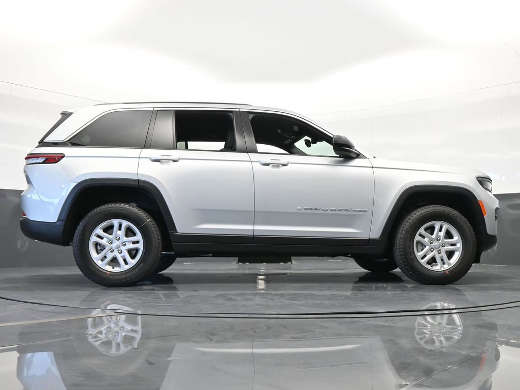 Used 2024 Jeep Grand Cherokee Laredo w/ Trailer Tow Package image 44