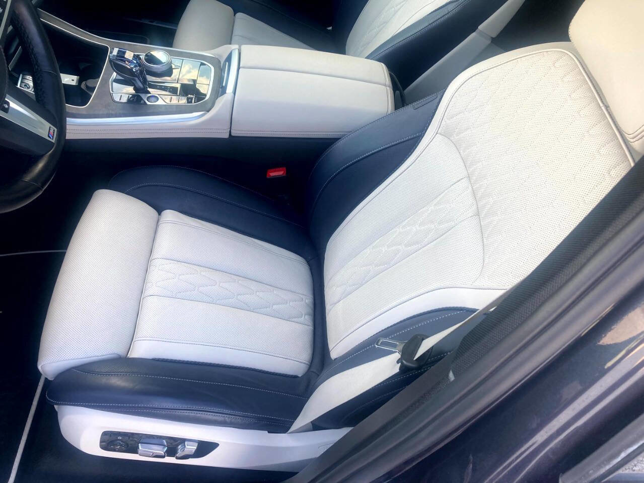 Used 2022 BMW X5 xDrive40i w/ M Sport Package image 9