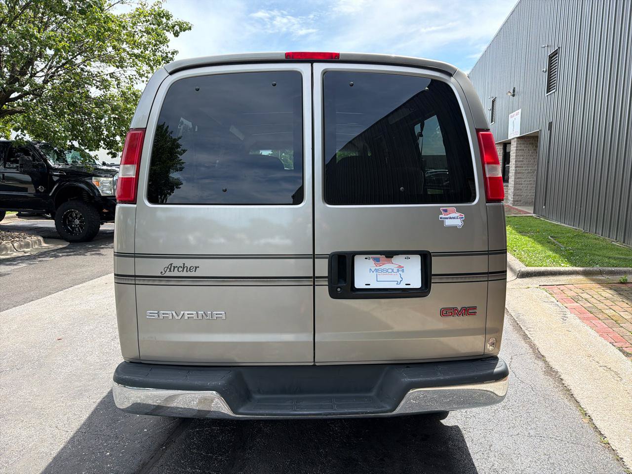 Used 2003 GMC Savana 1500 w/ Preferred Equipment Group 3 RWD image 4
