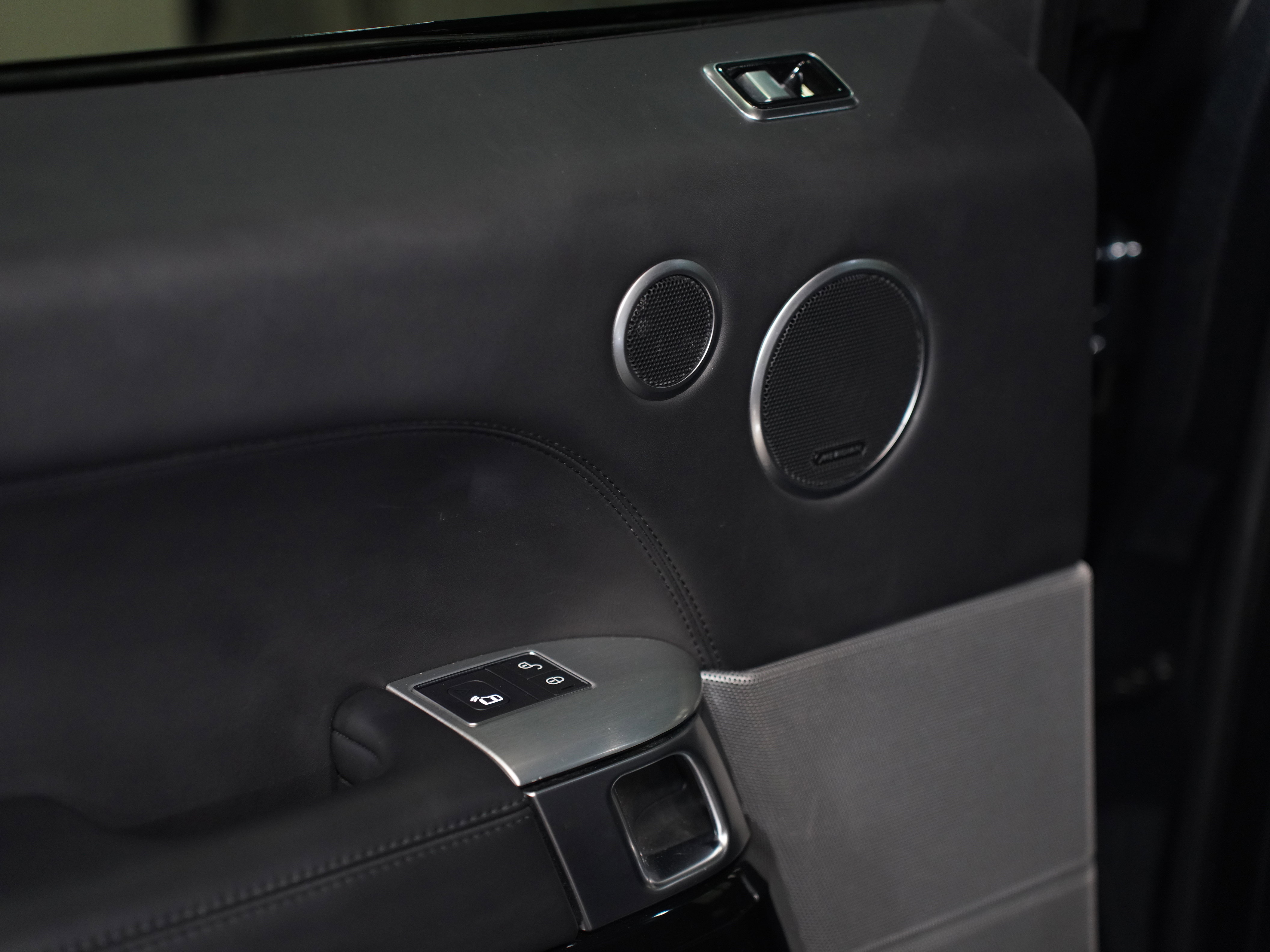 Used 2018 Land Rover Range Rover Sport SVR image 28