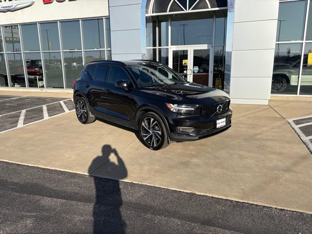 Used 2021 Volvo XC40 T4 R-Design w/ Climate Package image 8