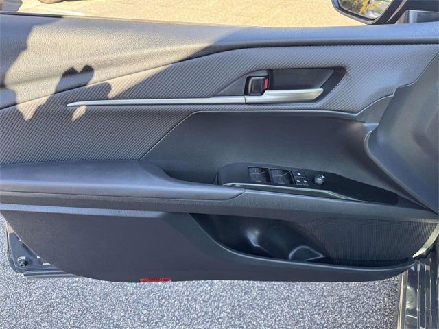 Used 2025 Toyota Camry SE image 15