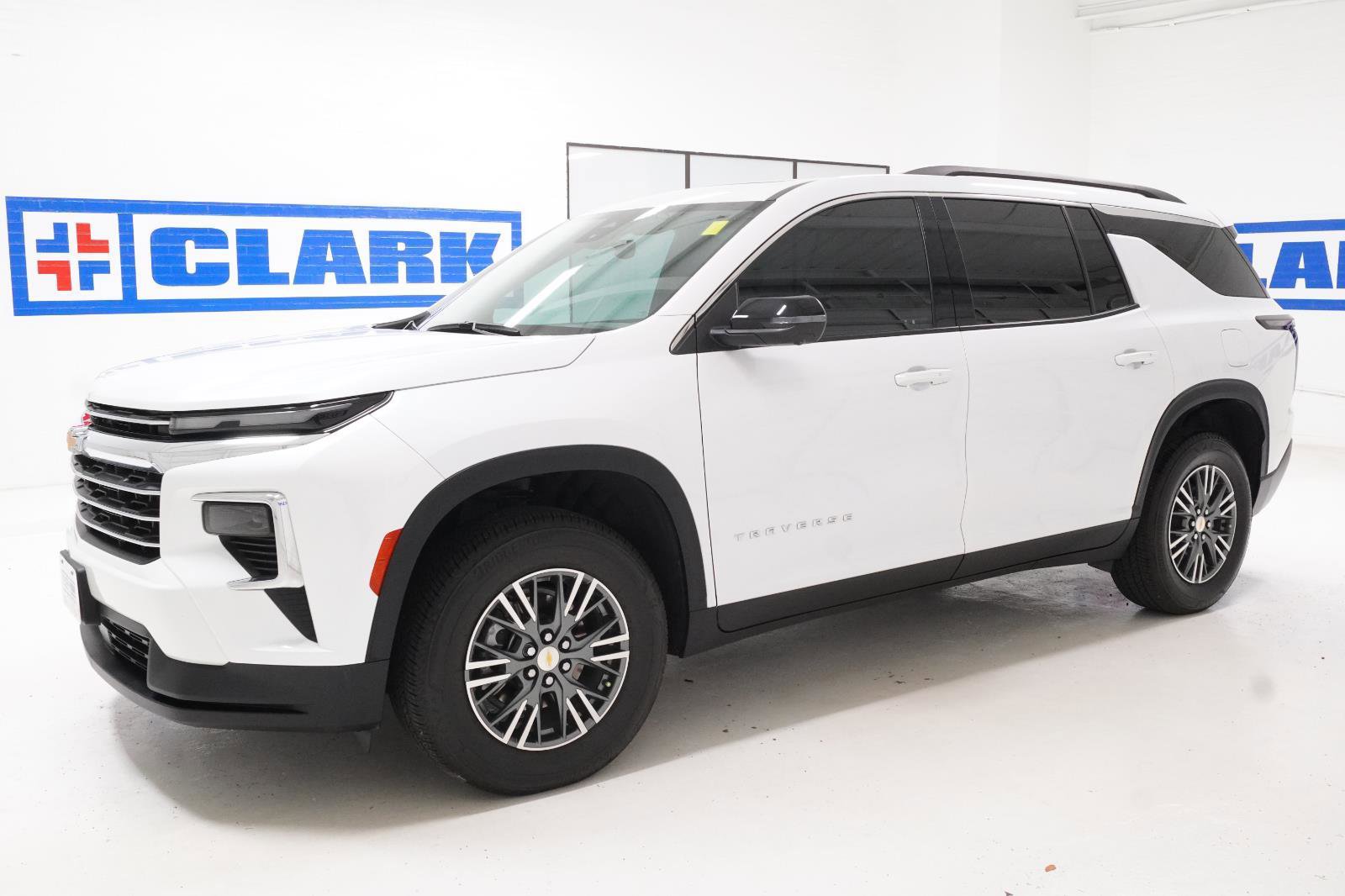 Used 2024 Chevrolet Traverse LT FWD image 12