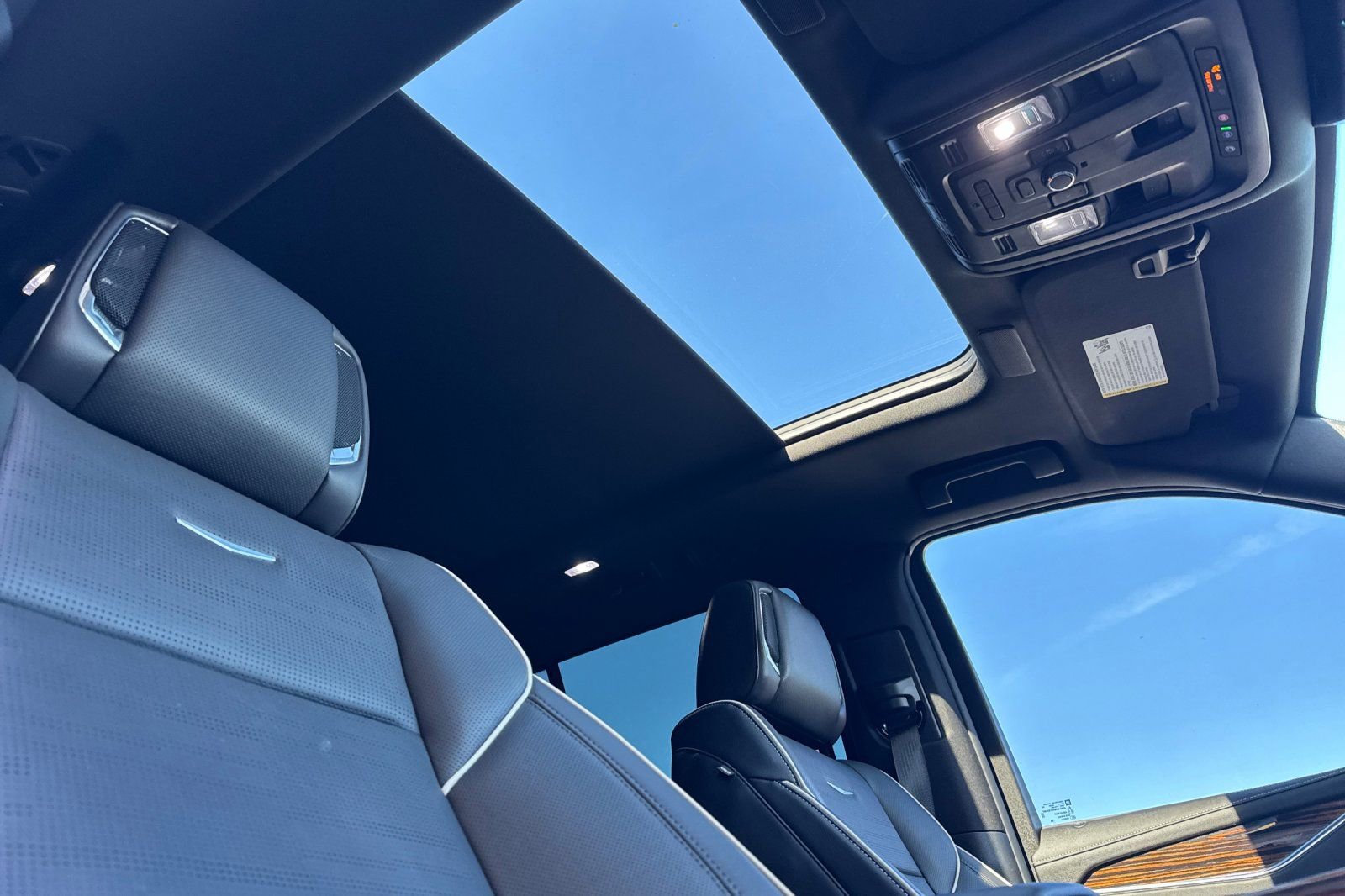 Used 2023 Cadillac Escalade Premium Luxury image 18