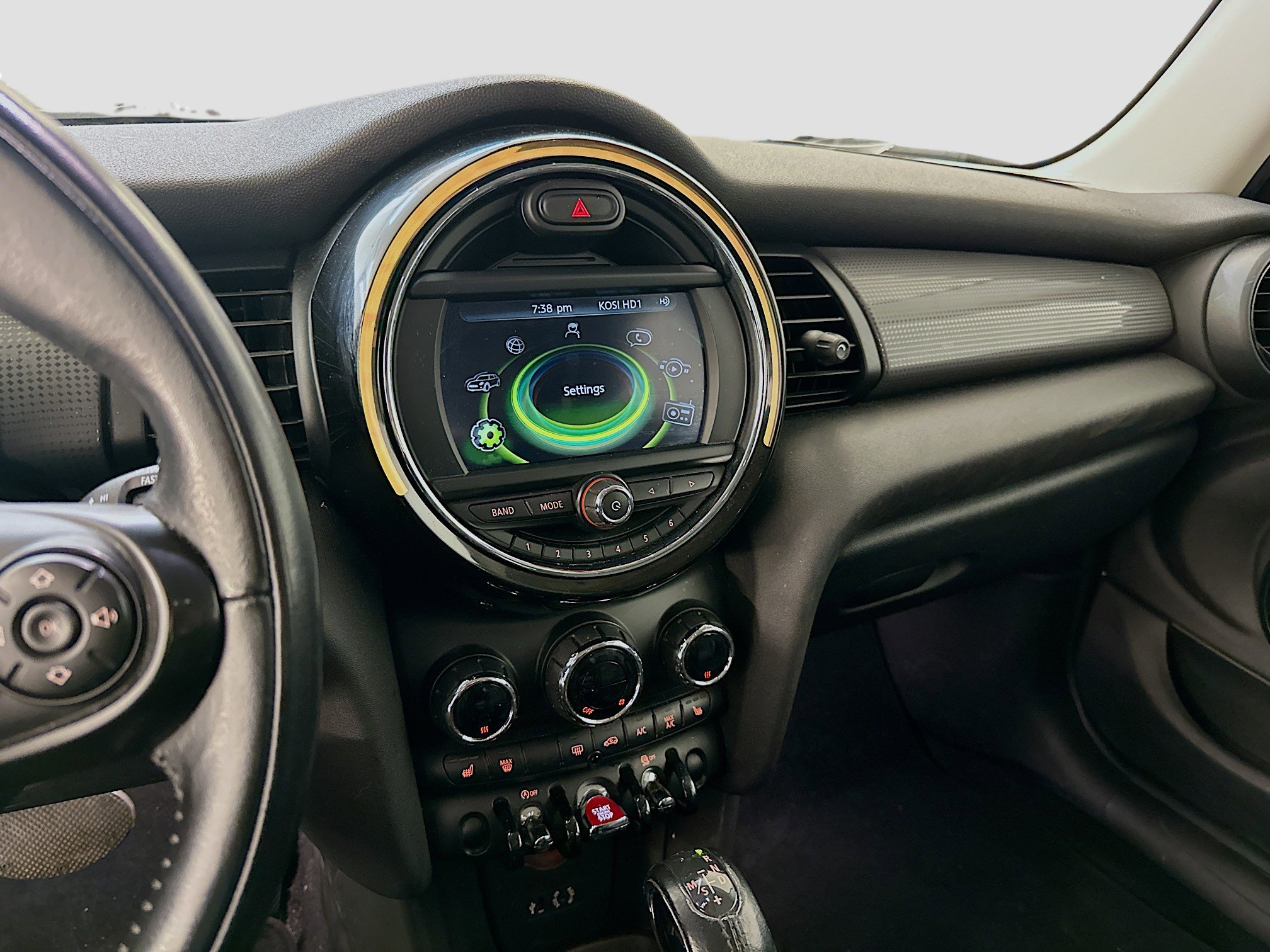 Used 2018 MINI Cooper 4-Door Hardtop image 25