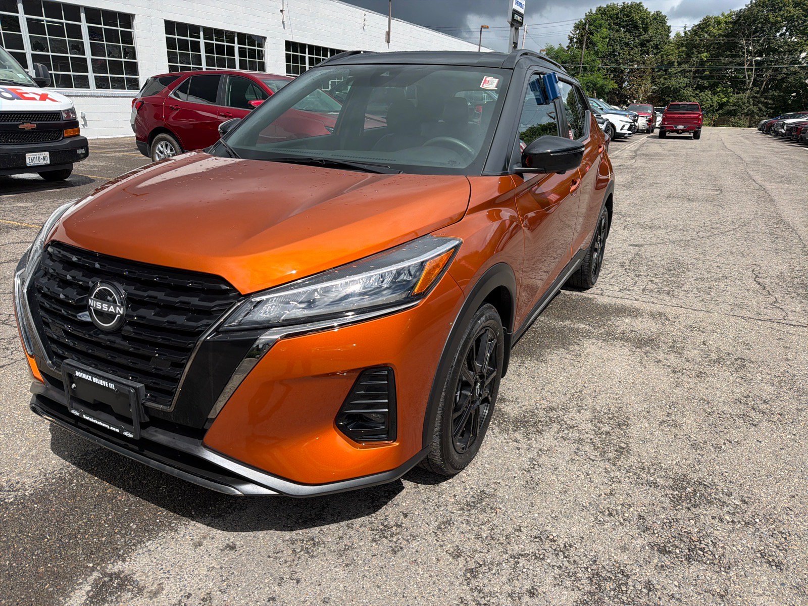 Used 2024 Nissan Kicks SR w/ SR Premium Package FWD image 1